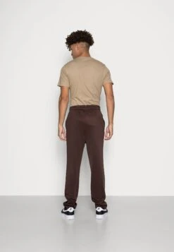 Jack & Jones Jjibill JjpetePantaloni SportiviSeal Brown Uomo Pantaloni Sportivi E Joggers JA222E0VG-O11 -Jack & Jones 01fad012a9df49398e2d5e98f8c3252b