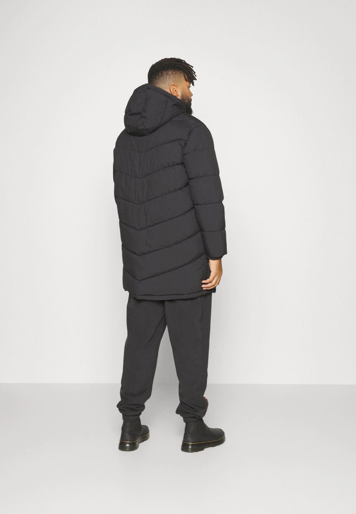 Jack & Jones Jorvesterbro Long Puffer Sn PlsGiacca InvernaleBlack Uomo Giacche JA222T1OH-Q11 5 Jack & Jones Jorvesterbro Long Puffer Sn PlsGiacca InvernaleBlack Uomo Giacche JA222T1OH-Q11 - immagine 3