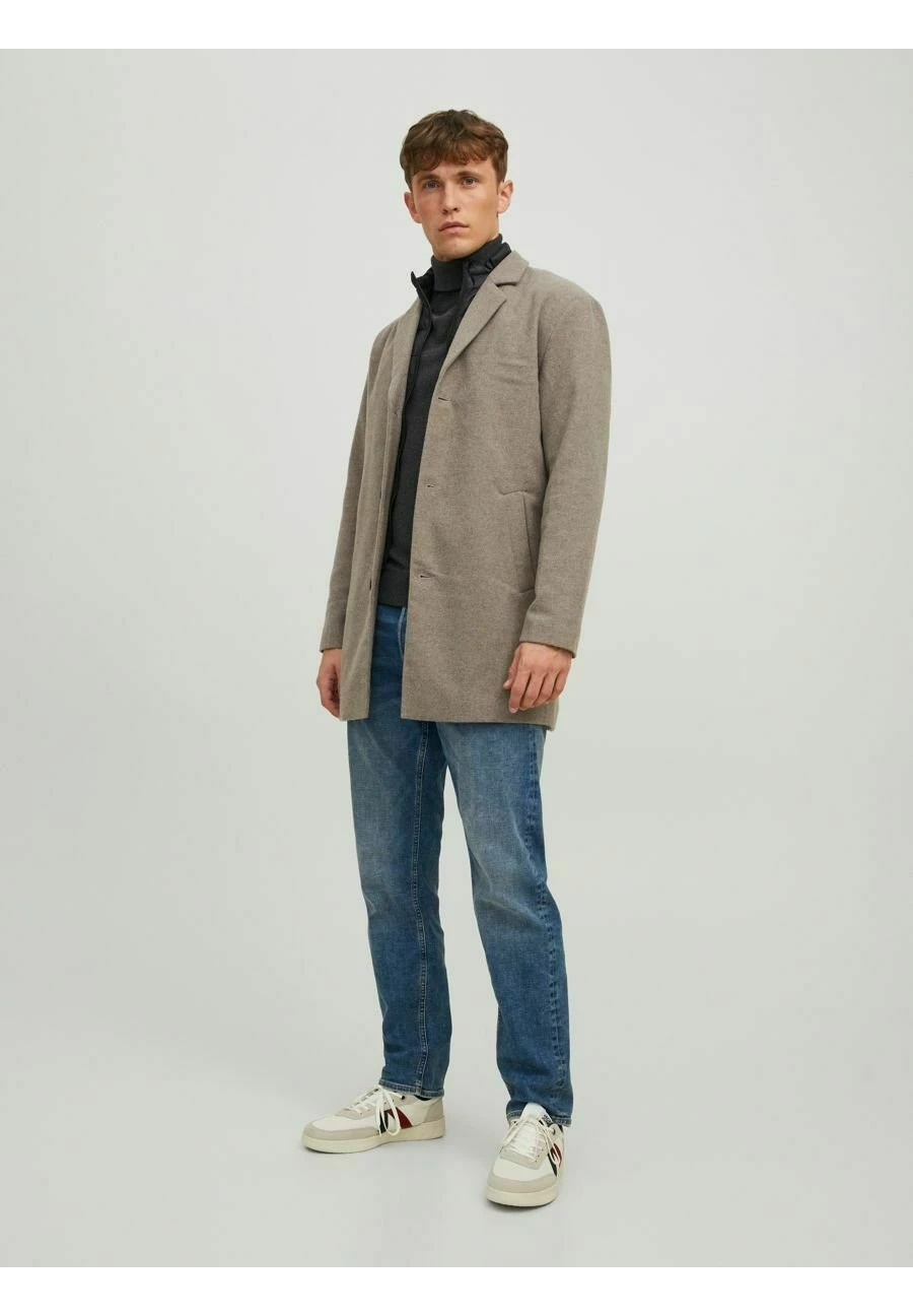 JACK&JONES Premium Jjtommy Insert CoatCappotto ClassicoGreige Uomo Cappotti JAM22T079-O11 4 JACK&JONES Premium Jjtommy Insert CoatCappotto ClassicoGreige Uomo Cappotti JAM22T079-O11 - immagine 2