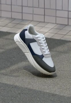 Jack & Jones JFWASPIRE RUNNER - Sneakers Basse - White/black/grey