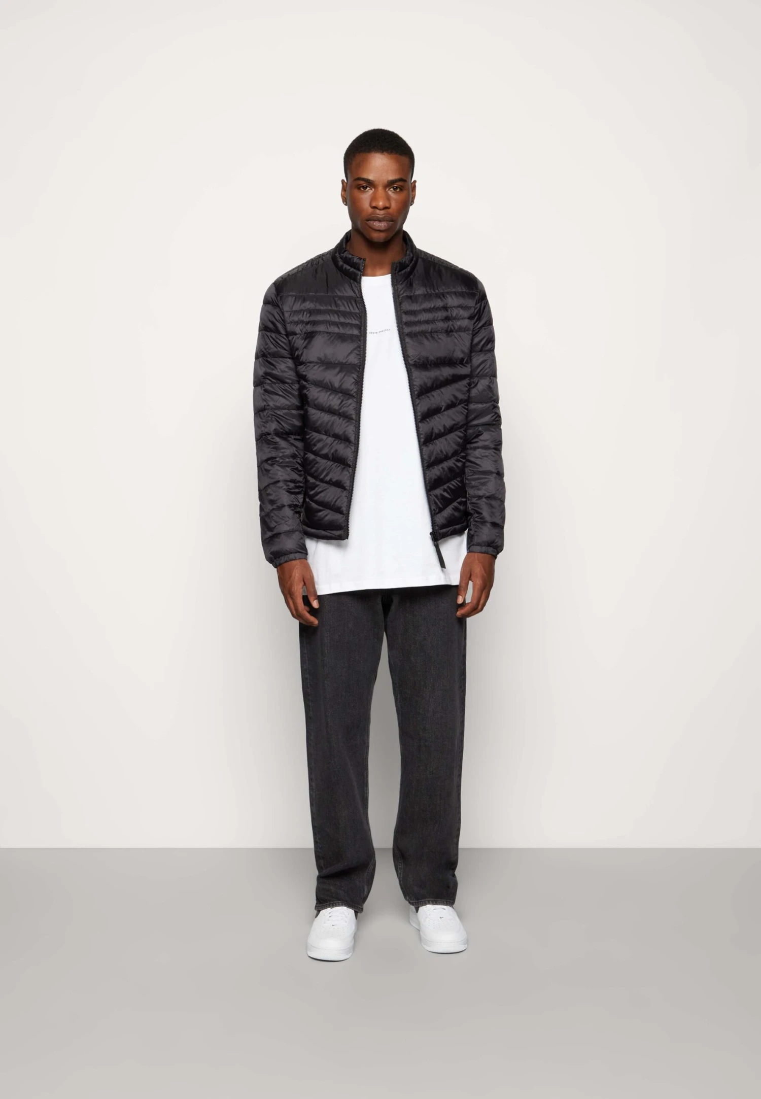 Jack & Jones Jjehero Puffer CollarGiacca InvernaleBlack Uomo Giacche JA222T10Z-Q11 4 Jack & Jones Jjehero Puffer CollarGiacca InvernaleBlack Uomo Giacche JA222T10Z-Q11 - immagine 2