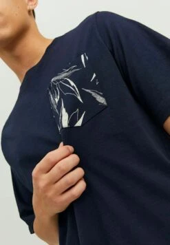 Jack & Jones BrusttascheT-Shirt Con StampaNavy Blazer Uomo T-shirt E Polo JA222O5EV-K11 -Jack & Jones 35bd3c9a902340d3bd4f889774b0efc0