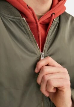 Jack & Jones Ocean Giubbotto BomberGrün Uomo Giacche JA222T1QB-M11 -Jack & Jones 4a1063c3f9654cc08a01963ea4b8823a