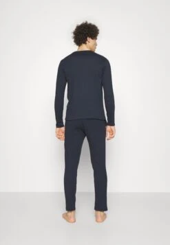 Jack & Jones Jacjaxon Tee And Pants SetPigiamaNavy Blazer Uomo Per La Notte JA282M02H-K11 10 Jack & Jones Jacjaxon Tee And Pants SetPigiamaNavy Blazer Uomo Per La Notte JA282M02H-K11 -Jack & Jones 6217cb754fdf4e01a42bf5c2111917bb