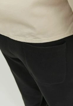 Jack & Jones Bill BrinkPantaloni SportiviBlack Uomo Pantaloni Sportivi E Joggers JA242E022-Q11 -Jack & Jones 897ecfc9234e4b76b7f026415ec275f7