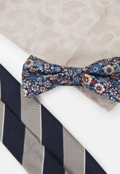 Jack & Jones Jacfisher Giftbox Set UnisexFazzoletti Da TaschinoOffwhite Uomo Cravatte E Accessori JA254P00B-A11 -Jack & Jones 8ba6336e25d743daaae25514b0e058c7