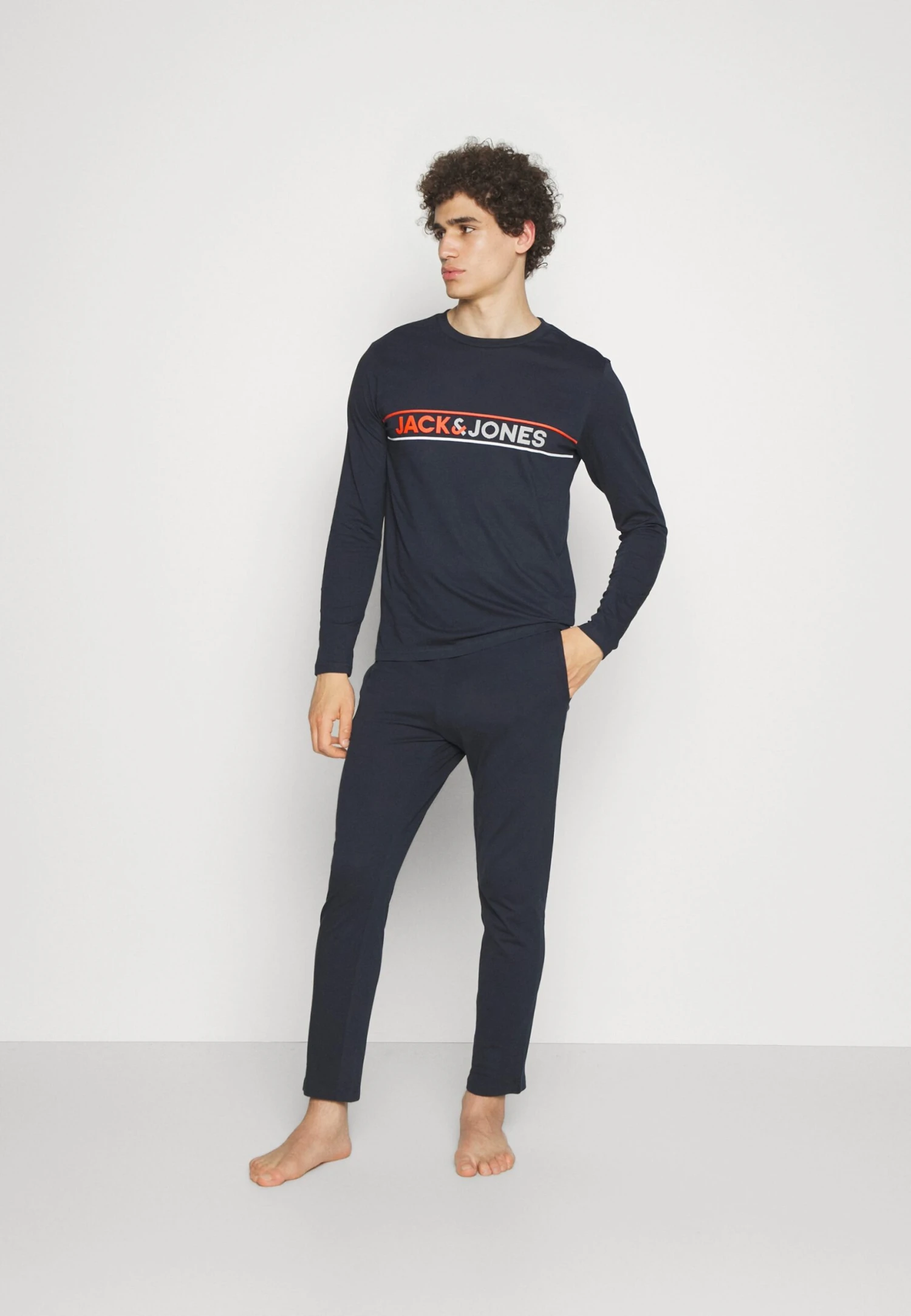 Jack & Jones Jacjaxon Tee And Pants SetPigiamaNavy Blazer Uomo Per La Notte JA282M02H-K11 4 Jack & Jones Jacjaxon Tee And Pants SetPigiamaNavy Blazer Uomo Per La Notte JA282M02H-K11 - immagine 2