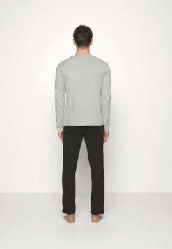 Jack & Jones Jacbasic Logo Tee And Lougepants SetPigiamaLight Grey Uomo Per La Notte JA282M027-C11 -Jack & Jones c00e762fa89d48e0bbbffdd23bbc091e