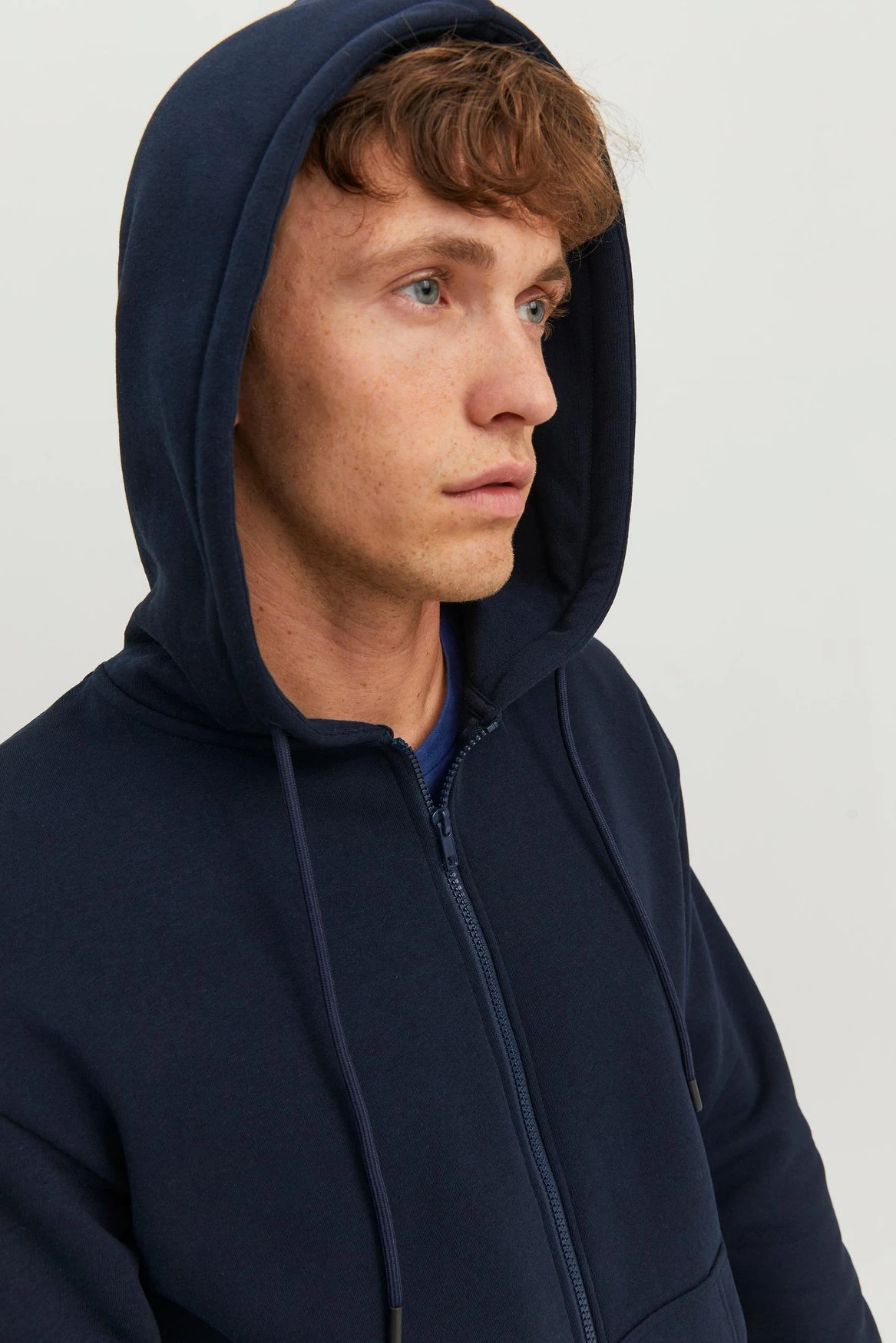 Jack & Jones JJEBRADLEY ZIP HOOD - Felpa Con Zip - Navy Blazer 6 Jack & Jones JJEBRADLEY ZIP HOOD - Felpa Con Zip - Navy Blazer - immagine 4
