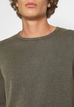 Jack & Jones Jjeleo Crew Neck NoosMaglioneDusty Olive Uomo Maglieria JA222Q0UK-N11 11 Jack & Jones Jjeleo Crew Neck NoosMaglioneDusty Olive Uomo Maglieria JA222Q0UK-N11 -Jack & Jones f9ad97d7b92f4592a29635bec18ae13a